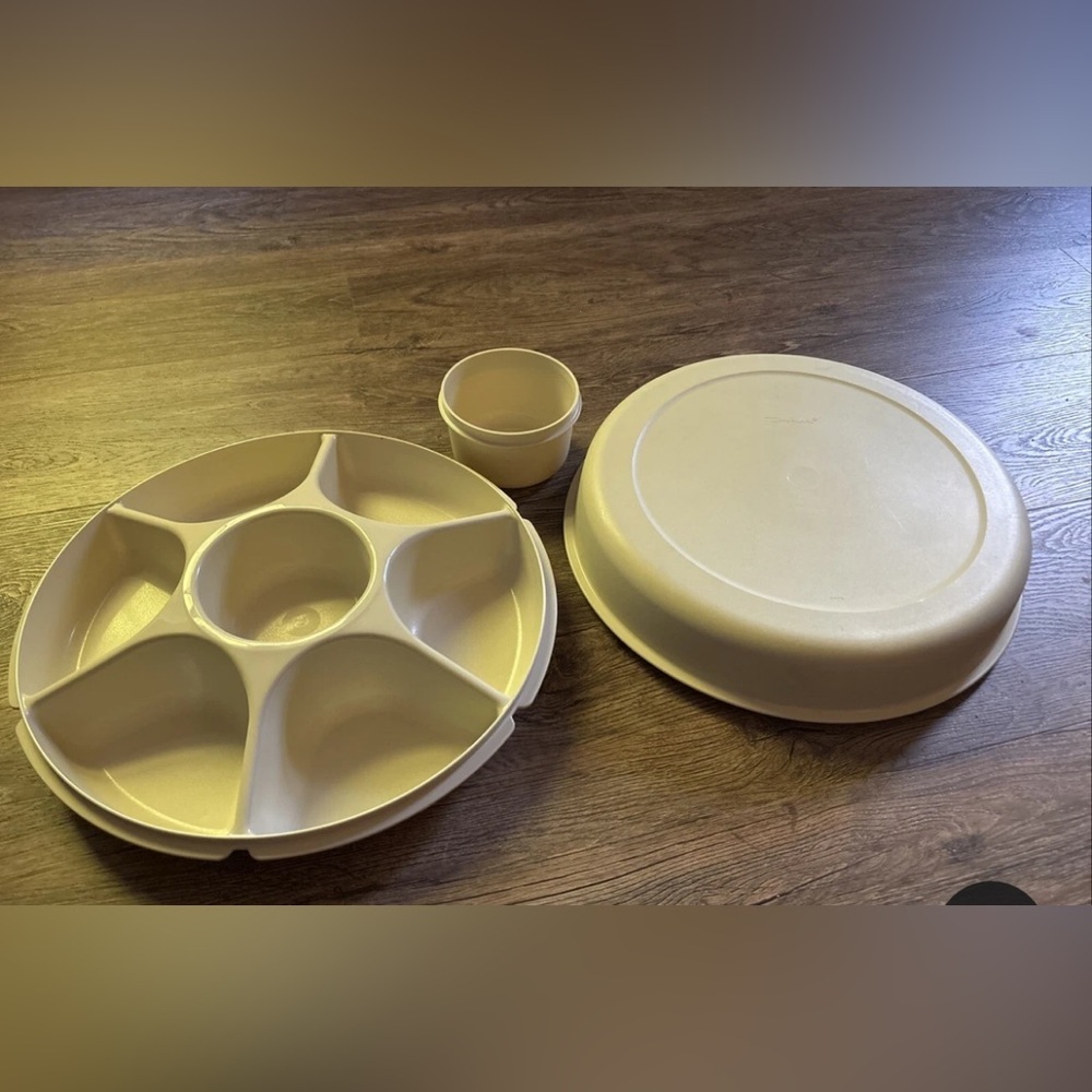Vintage Tupperware Divided Veggie Dip Tray #1665-5 & Dip Bowl w/lids Almond